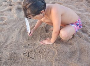 Exercice d'écriture dans le sable